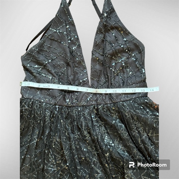 ✨The Perfect Little Black Dress! ✨ - Picture 8 of 13